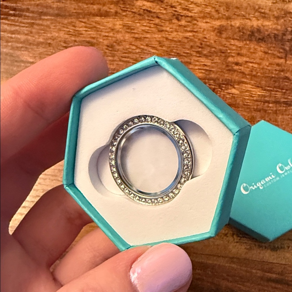 NWOT Origami Owl Silver Bracelet Top with Crystal Accents - Picture 2 of 3